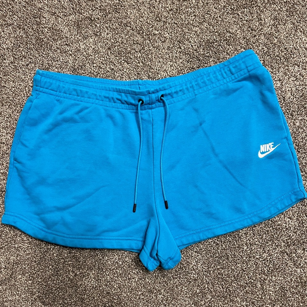 EUC Nike Essential Shorts Women’s XL in Laser Blue